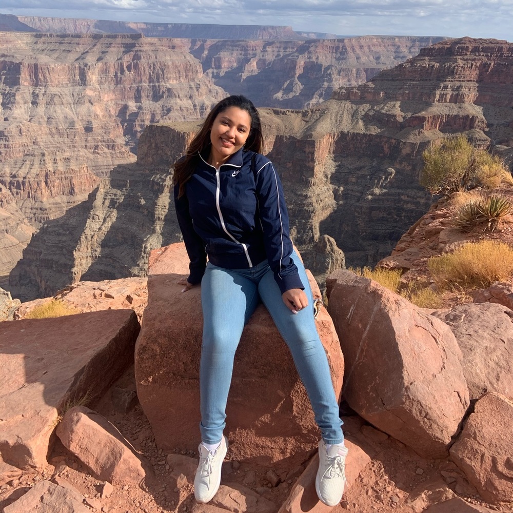 Meet your Posher, Daniella